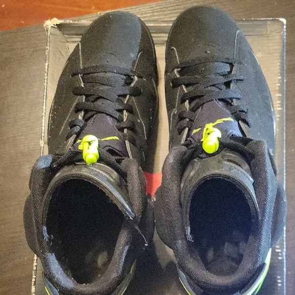 Jordan 6 Retro Electric Green (2021) Mens 11.5 EUC W/OG BOX - Picture 6 of 10